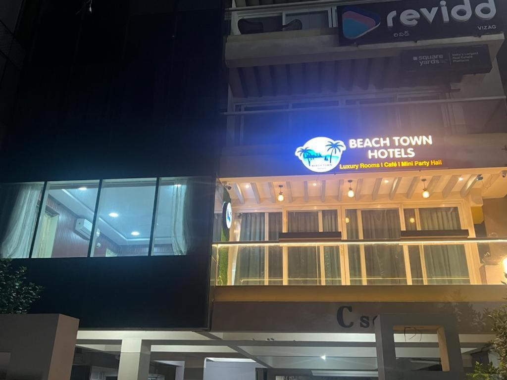 Beach Town Hotel 비사카파트남 외부 사진
